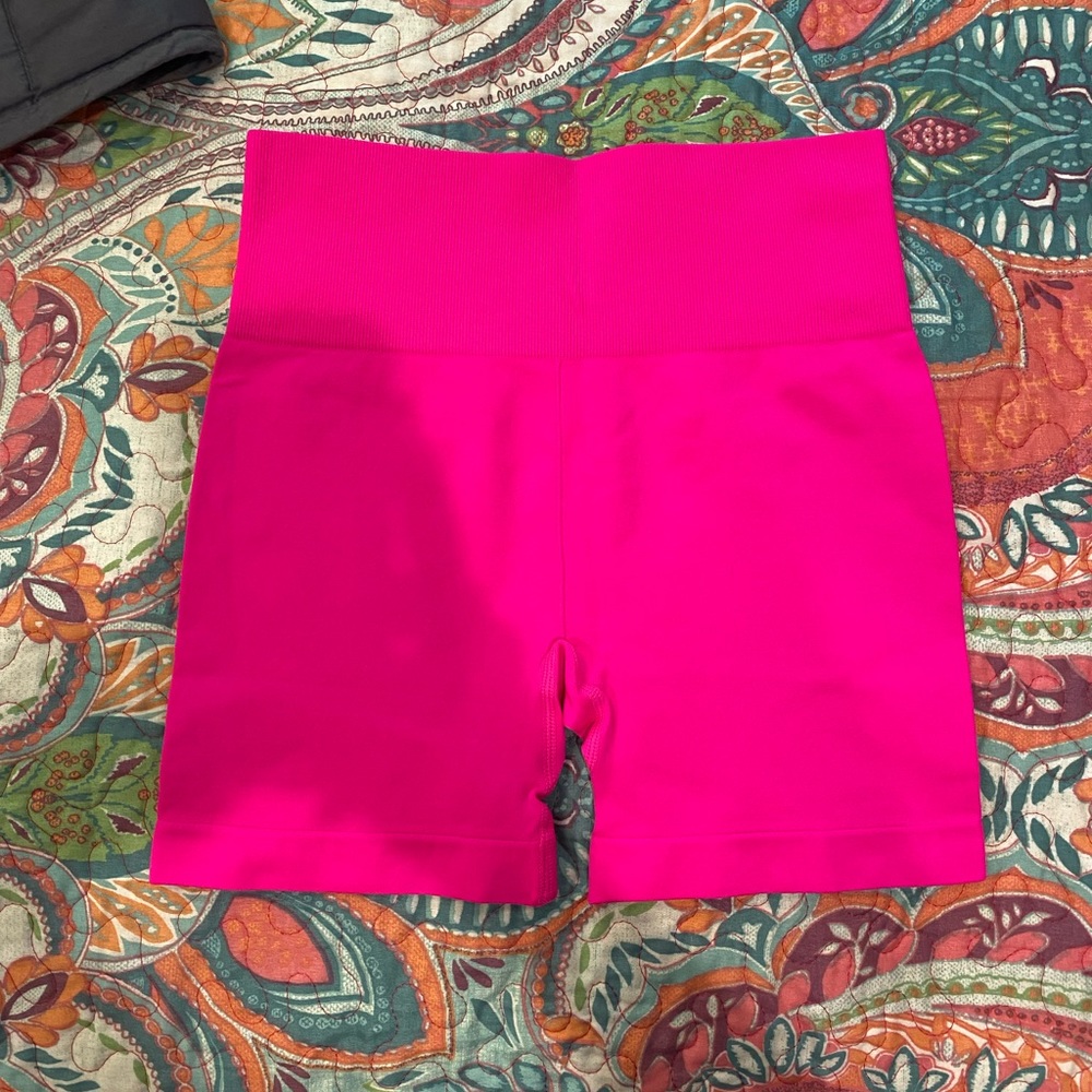 NWOT medium hustle shorts, zyia